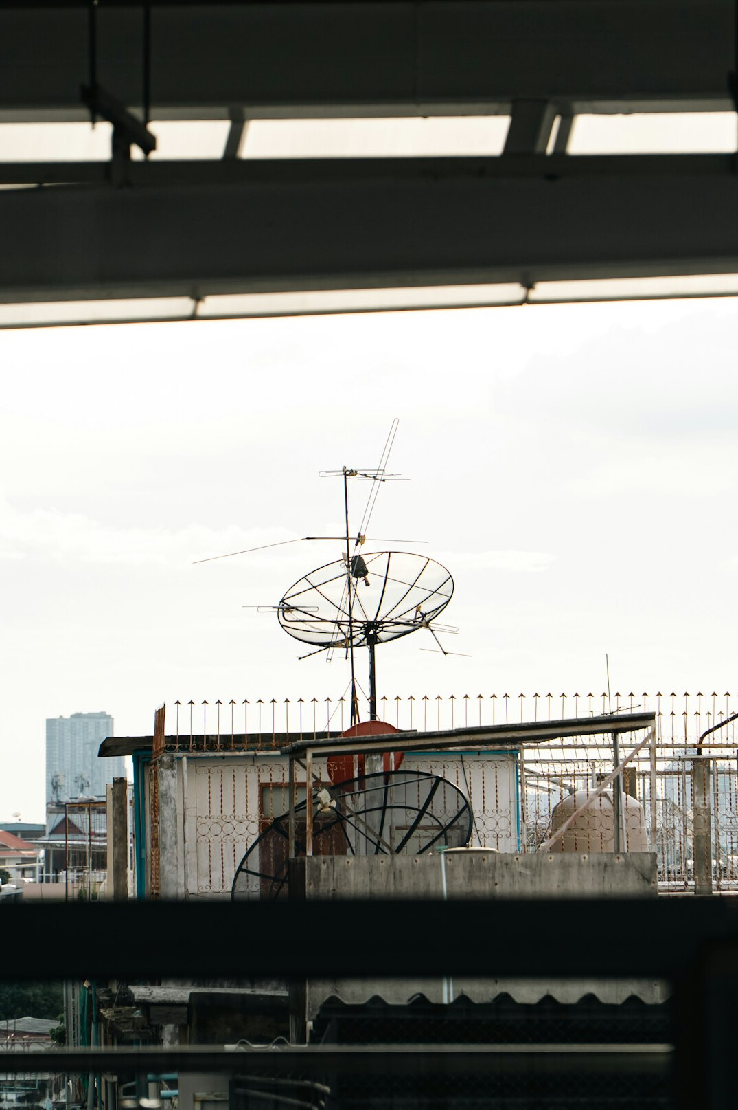 old tv antenna on roof